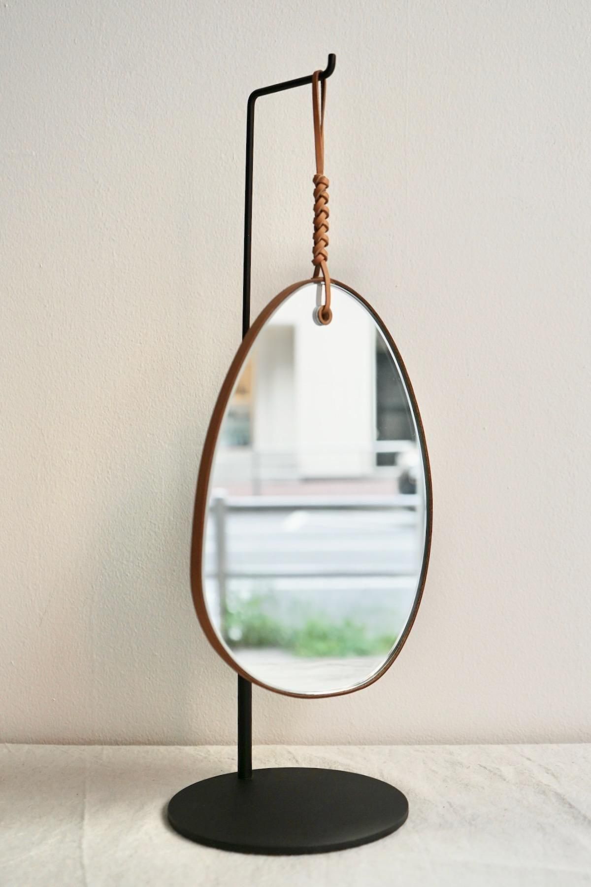 Kamaro'an / Woven Pebble Mirror 26 / Chestnut