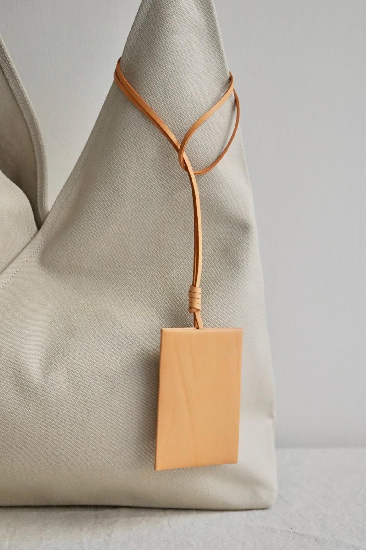 Kamaro'an / Woven Badge Holder / Natural