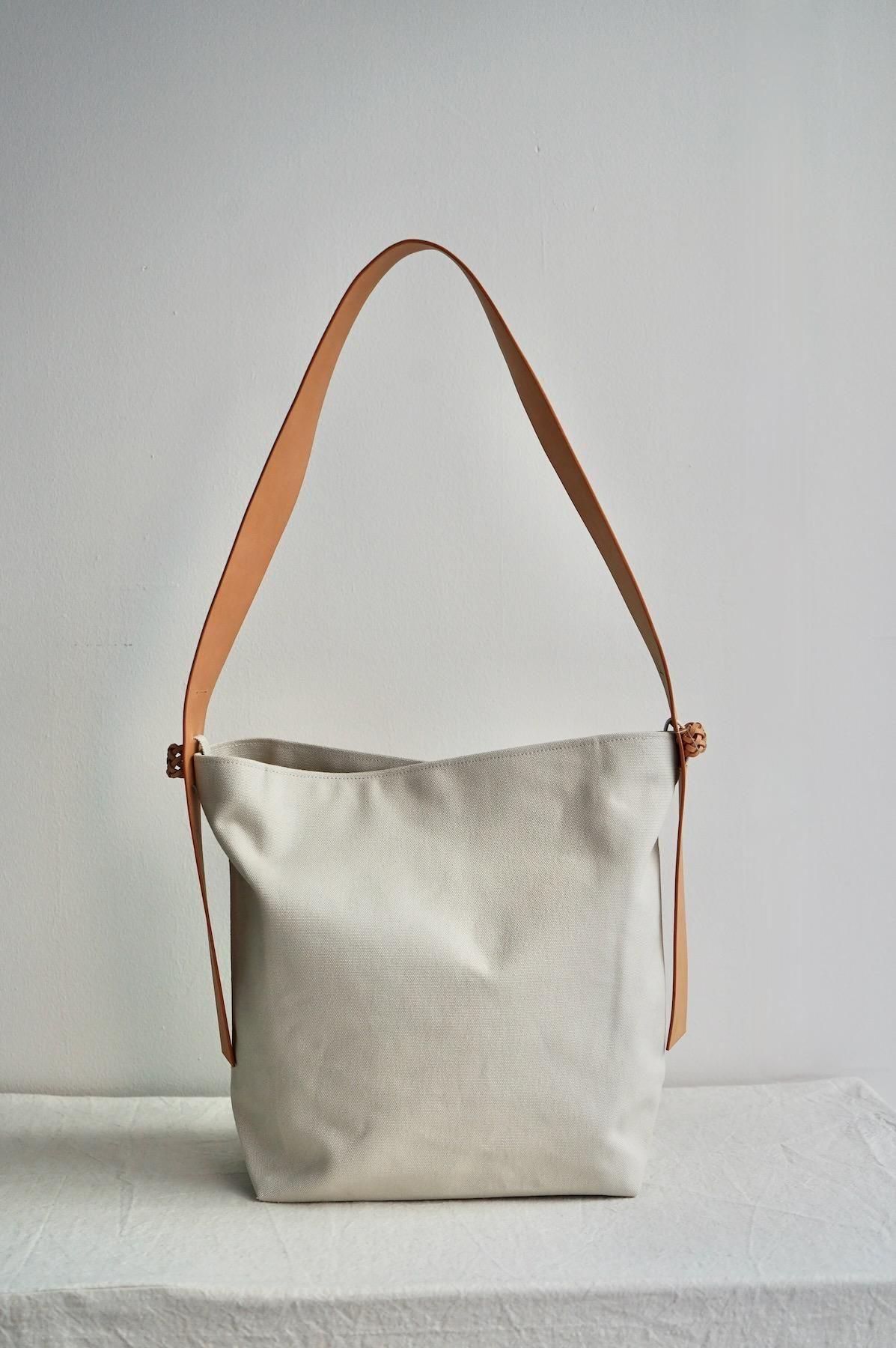 Kamaro'an / Tafolod Shoulder Bag / Ivory