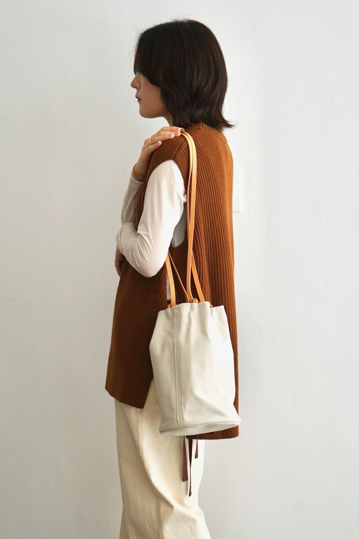 Kamaro'an / Woven Drawstring Bucket Bag / Ivory