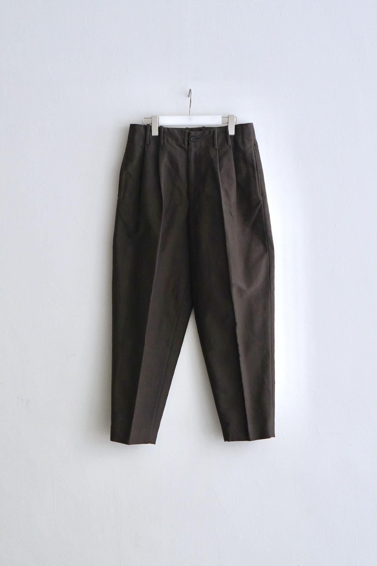 nonnotte / 2-Tuck Wide Tapered Trousers / Licorice
