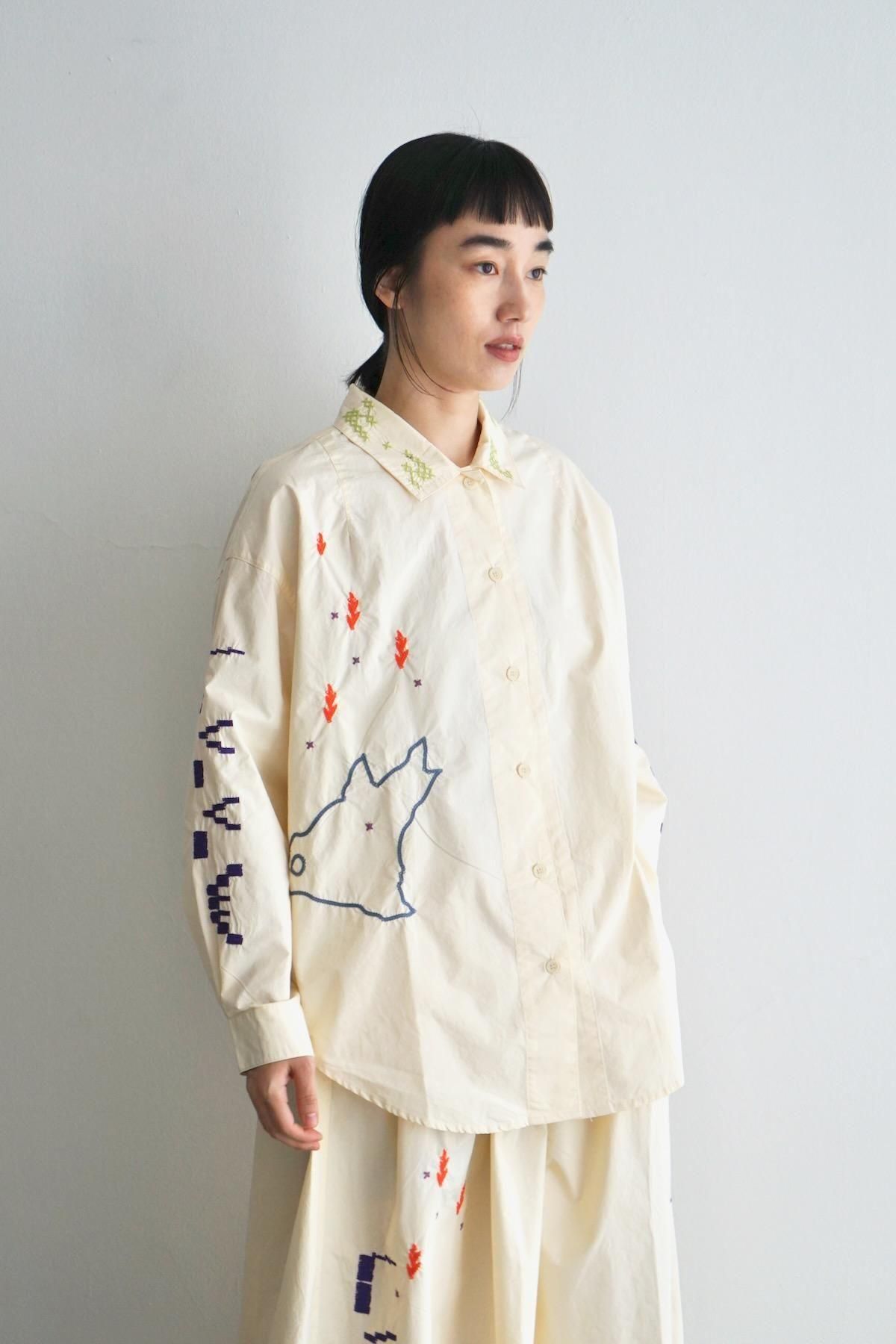 KLOKE / One World Embroidered Shirt / Ecru