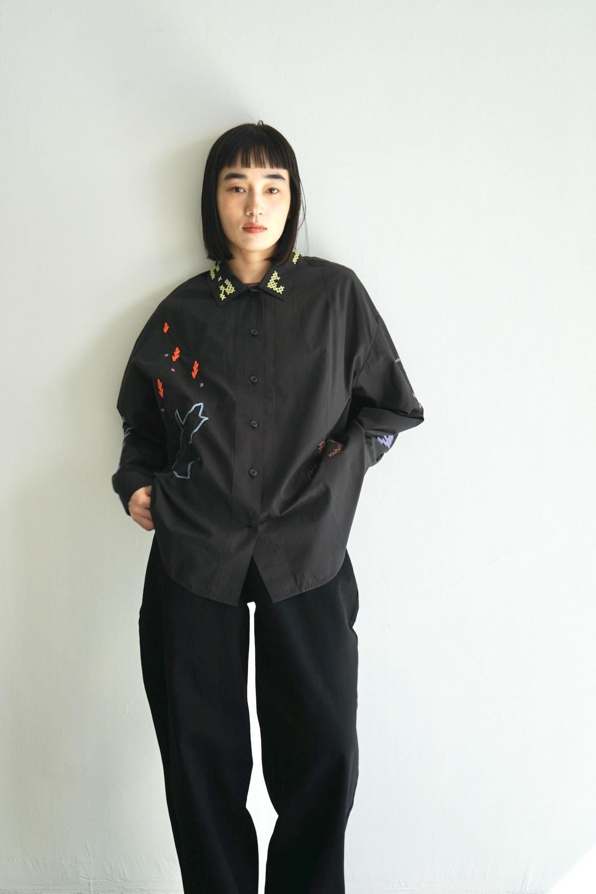KLOKE / One World Embroidered Shirt / Black