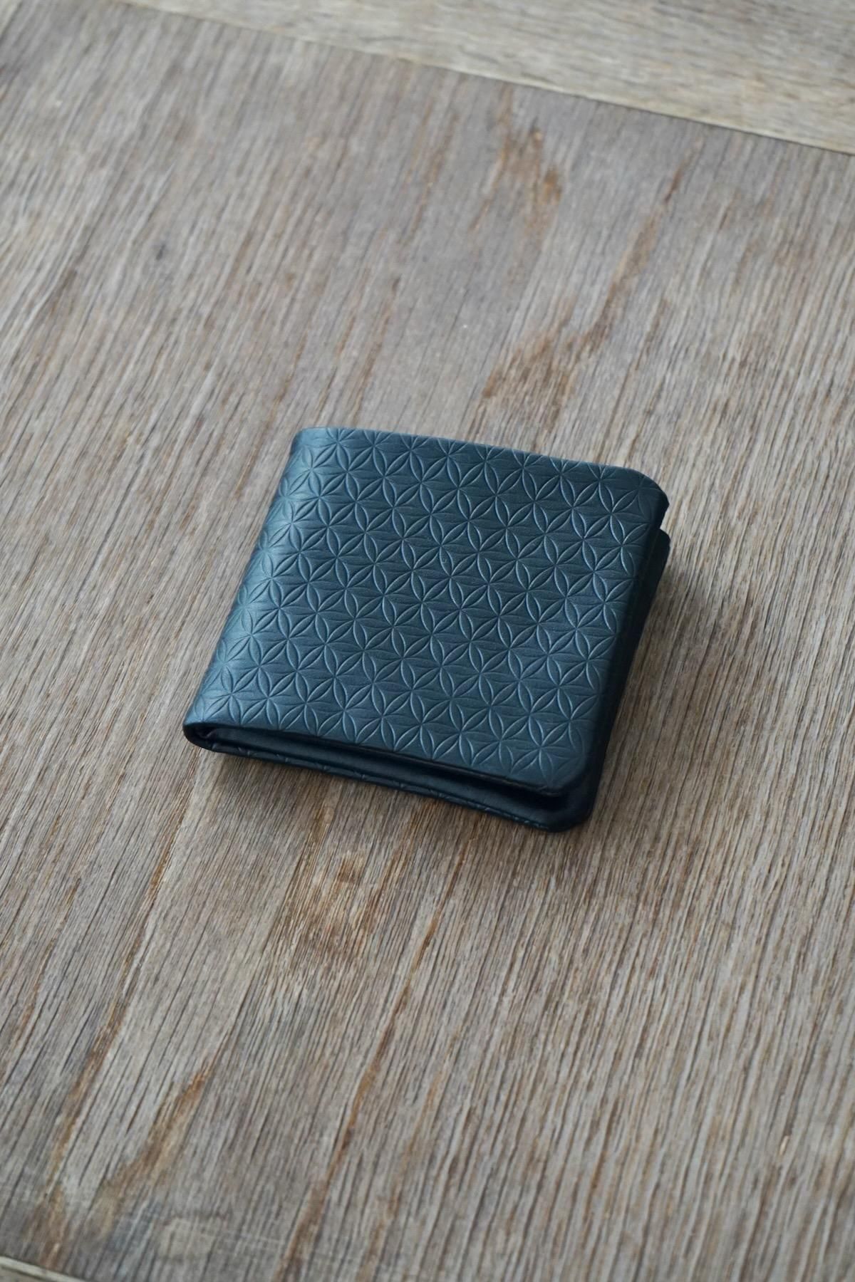COSMIC WONDER /  FOL naturally-tanned leather bifold wallet / Black