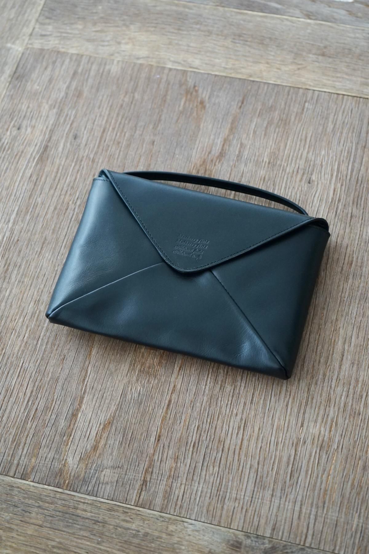 COSMIC WONDER / Naturally-tanned leather envelope purse / Black