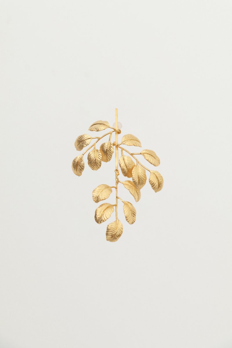 Leaf motif earrings (gold) - MARGE Online Shop