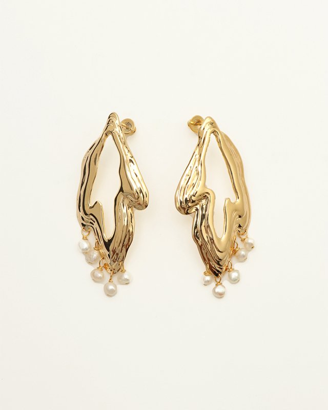 Freshwater pearl embellished earrings (gold)