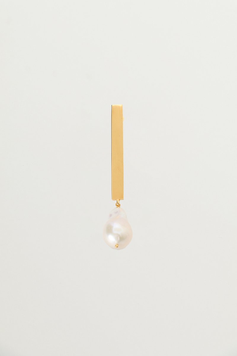 Baroque pearl stick earrings (gold)