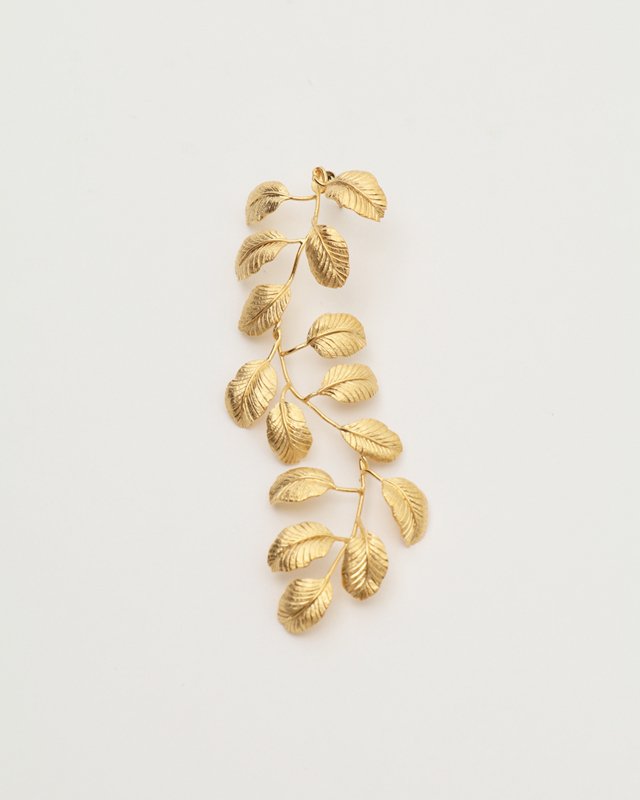 Leaf motif swing earrings (gold)