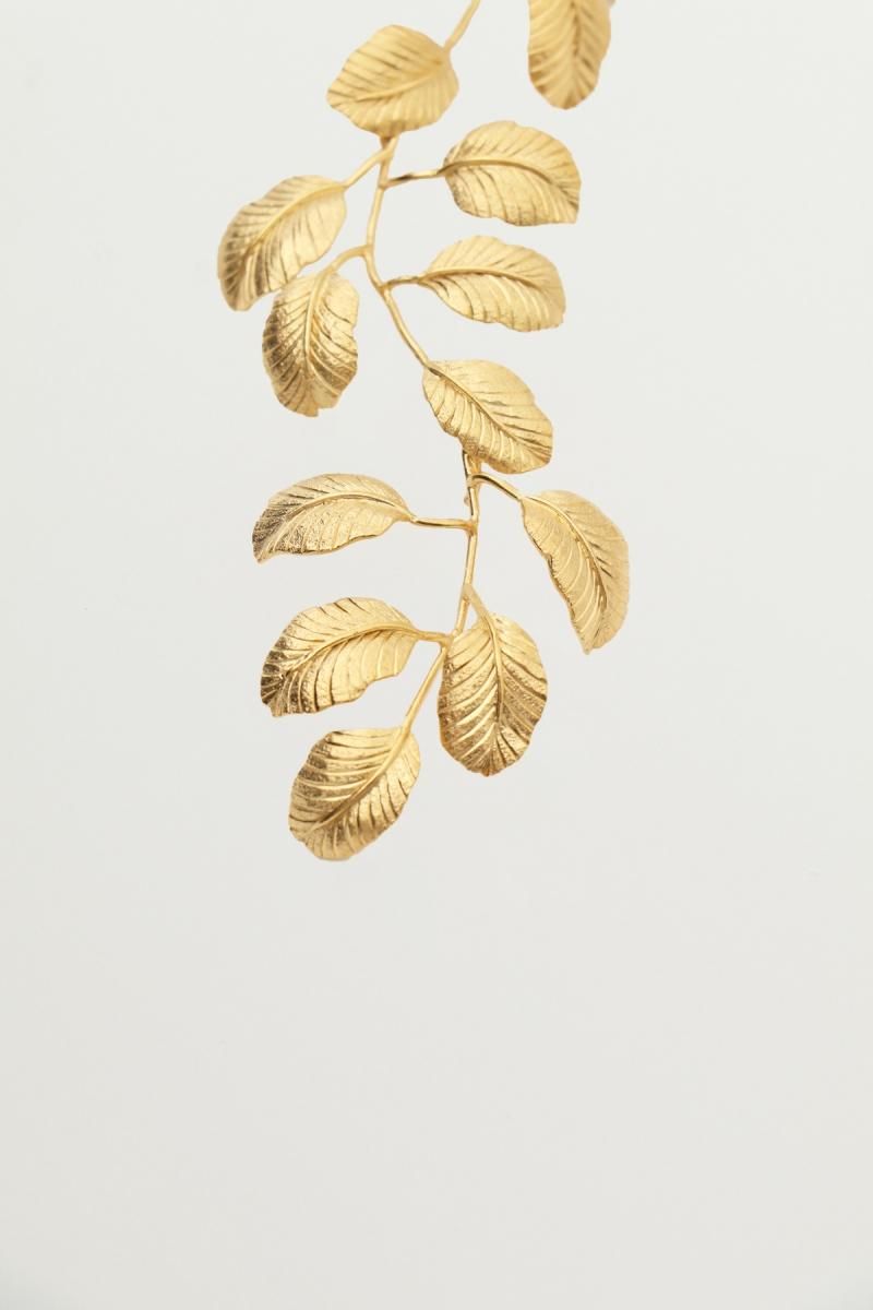 Leaf motif swing earrings (gold)