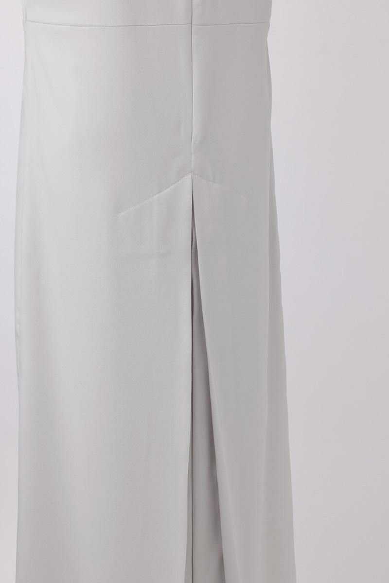 Sleeveless gown (pale gray)  