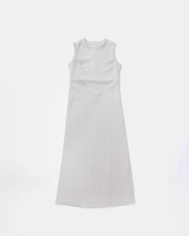 Sleeveless gown (pale gray)  