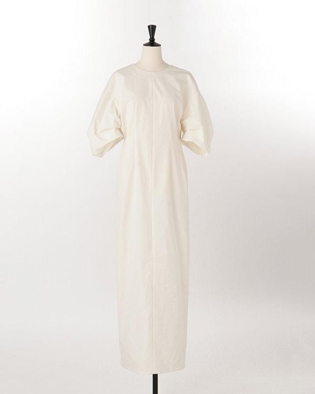 Twill tuck sleeve gown