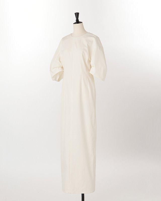 Twill tuck sleeve gown