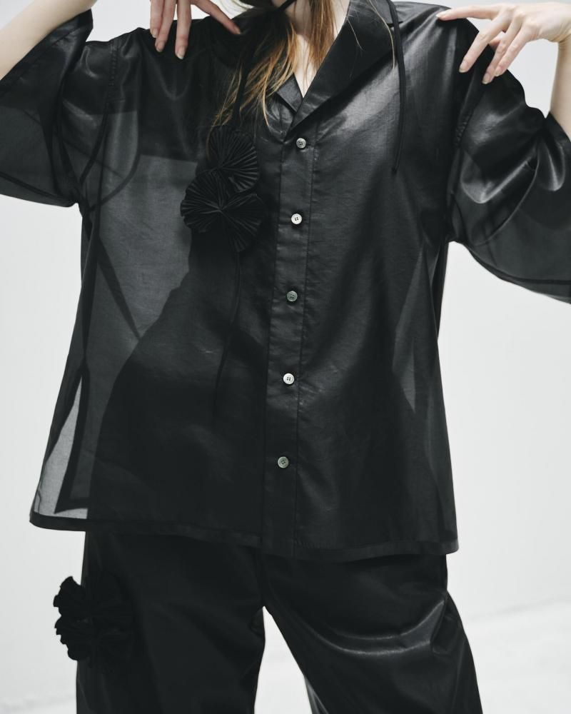 Calendar finishing open collar shirt (with necklace