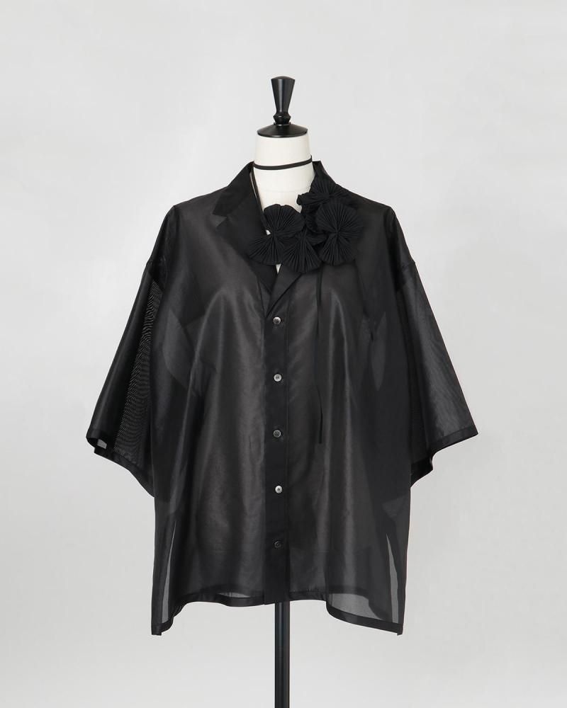 Calendar finishing open collar shirt (with necklace
