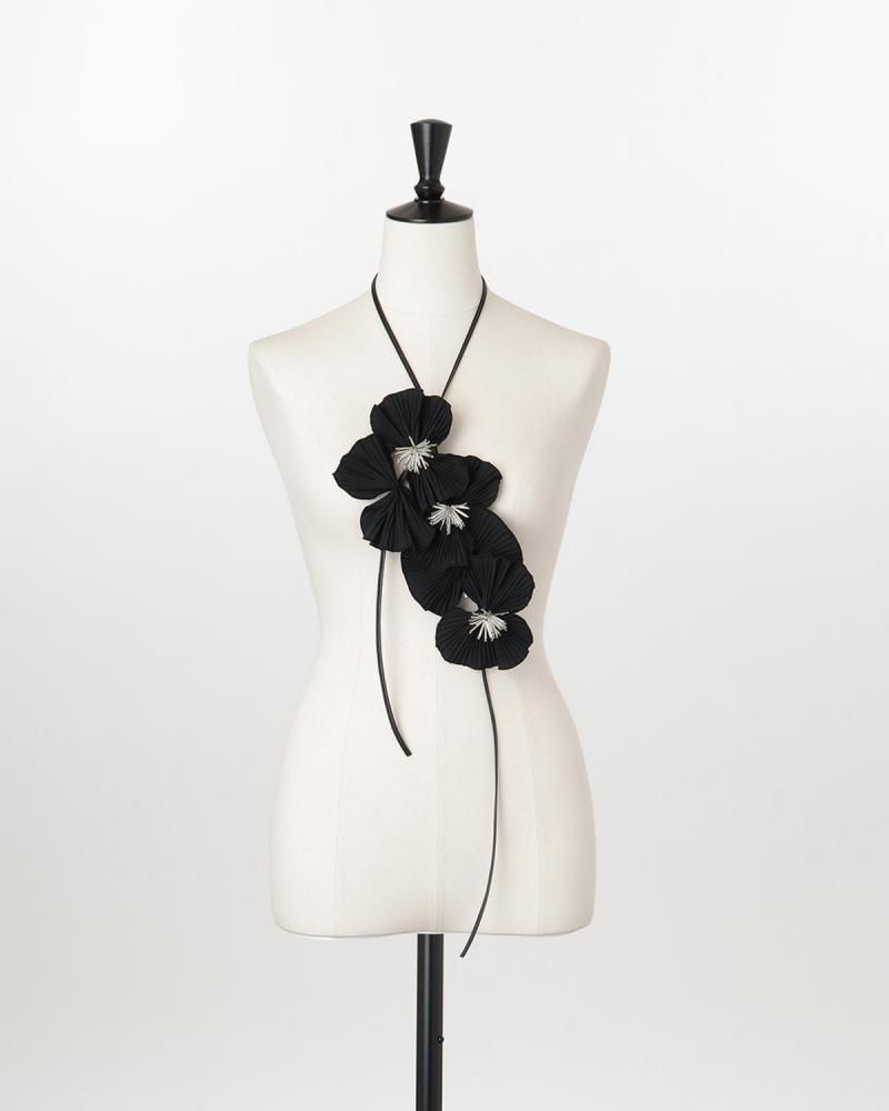 Decorative necklace