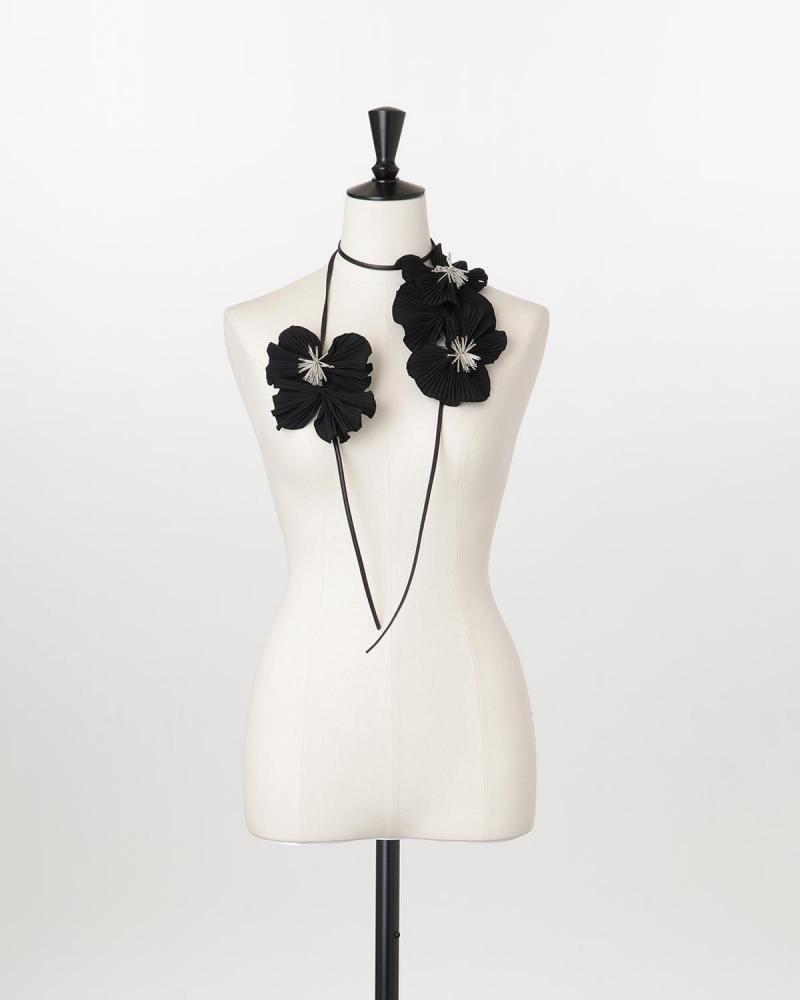 Decorative necklace