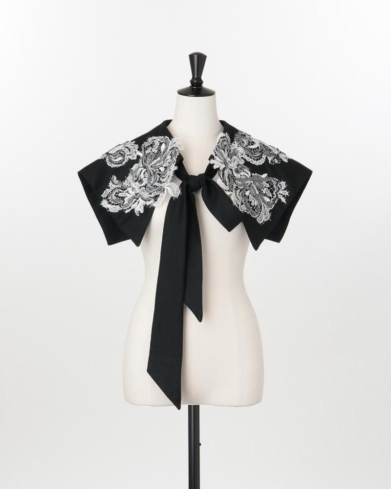 Wool lace-trimmed collar