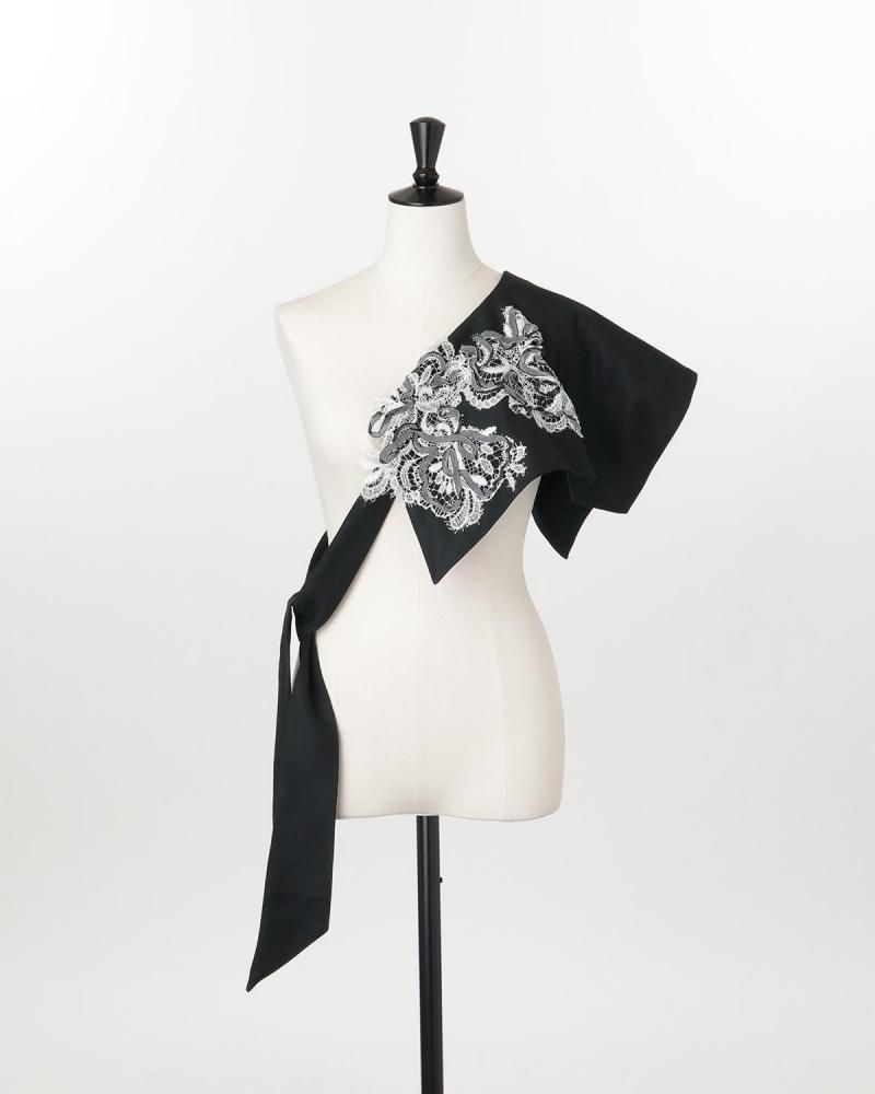 Wool lace-trimmed collar