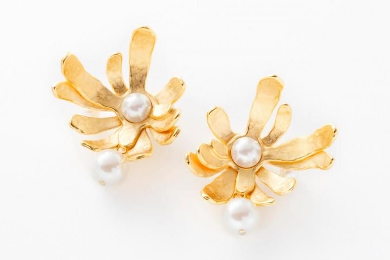 AkariHアカリ　クリアフラワーピアス AkariHアカリ クリアフラワーピアス （fleur pearl pierced
