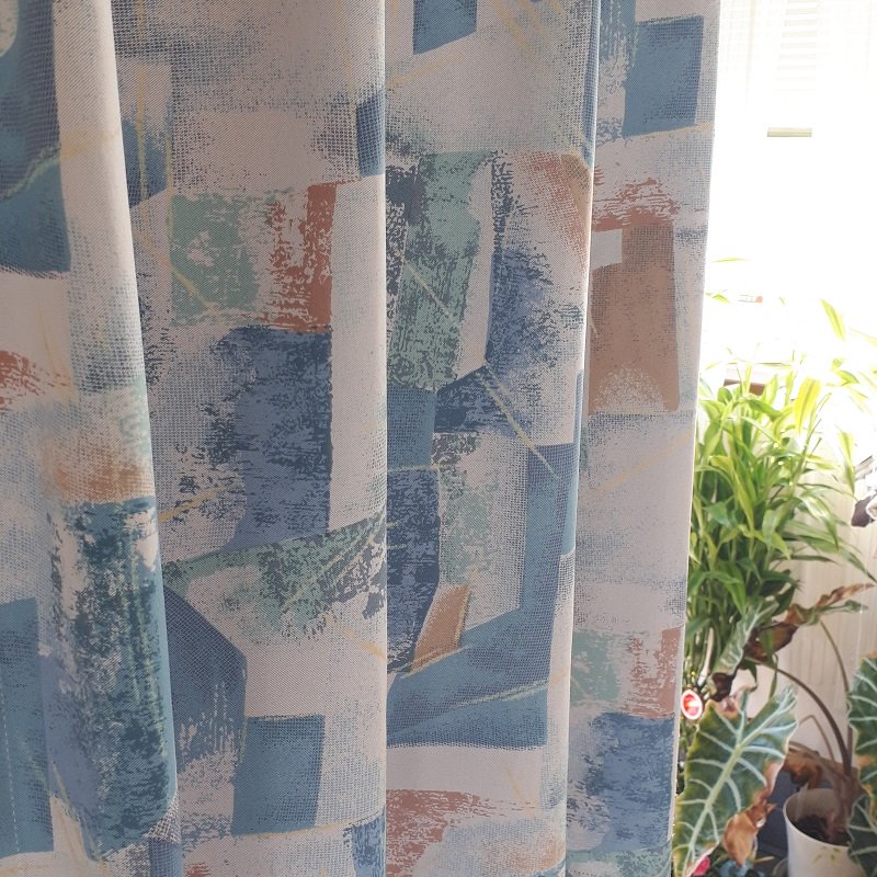 防炎 ブルー幾何学柄の遮光カーテン オーダーカーテン専門店 うちのカーテン のネットショップです