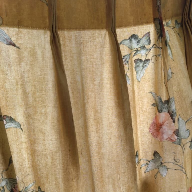 綿混 花柄 オランダ製厚地カーテン（ベージュ） オーダーカーテン 縫製：日本 - 埼玉県所沢市にある開業40年のオーダーカーテン専門店「うちのカーテン 」のネットショップです