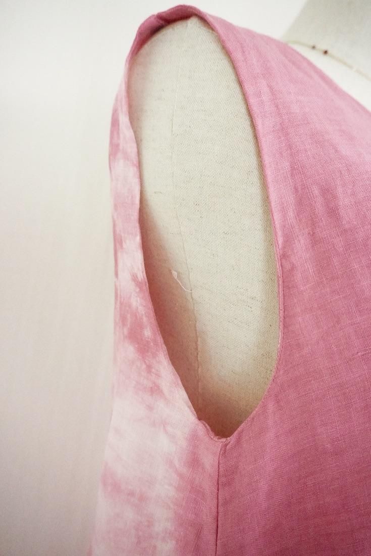 French Linen Back open op Bougainvillea