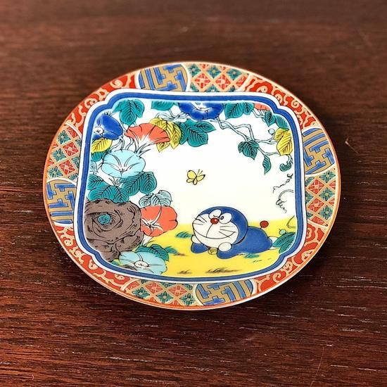 九谷焼小皿 ドラえもん 庄三風 彩色金襴手 九谷焼小皿 ドラえもん 庄三風 彩色金襴手