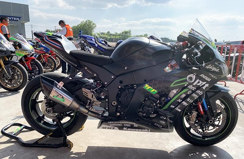 ZX-10R Z900RS Z900 ZX-6R/ZX636 レーシングスタンドフック赤
