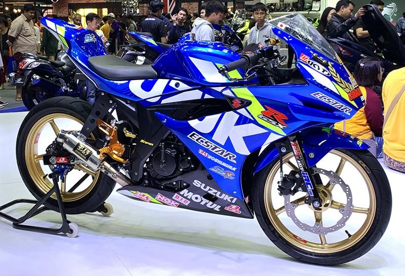 未使用gsx-r125 アッパーカウルデメキンR1風？パニガーレ風？
