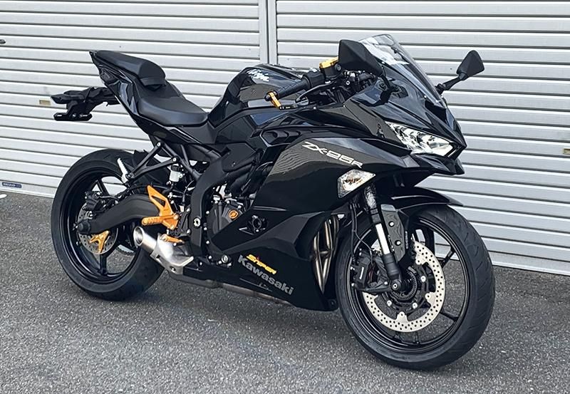 NINJA ZX-25R ZX-4R Street Back Step Gold Co-chosmhail ri NINJA ZX-25R ZX-4R Street Back Step Gold Co-chosmhail ri
