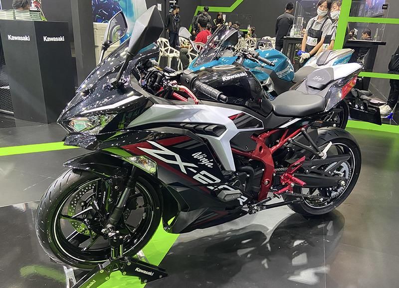 NINJA ZX-25R ZX-4R SE ストリート用 バックステップ 赤