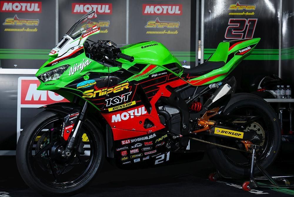 NINJA ZX-25R hazakazaka miverina amin'ny dingana volamena NINJA ZX-25R hazakazaka miverina amin'ny dingana volamena