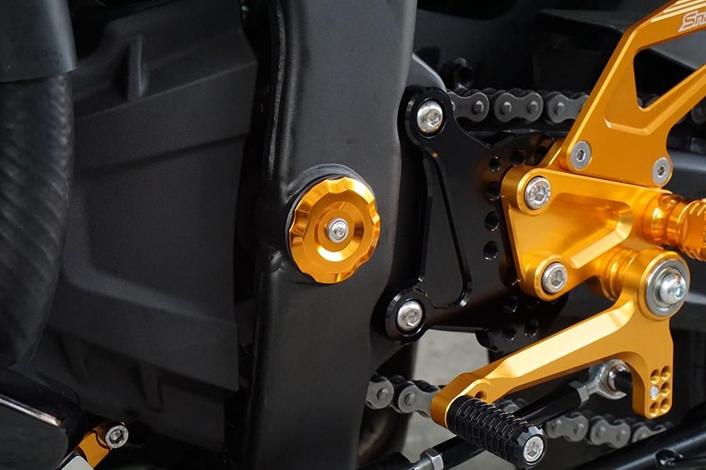 NINJA ZX-25R ZX-4R フレームホールキャップ 赤 SNIPER