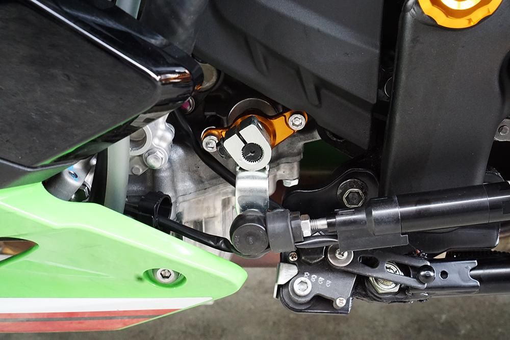 NINJA ZX-25R ZX-4R シフトシャフト サポートホルダー 赤 SNIPER