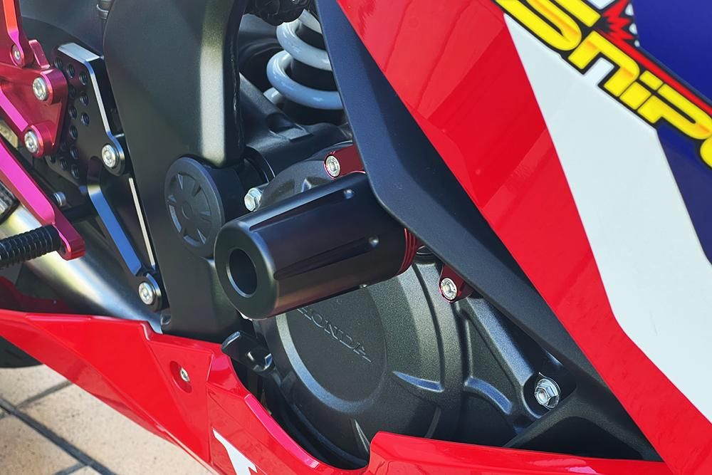 高級感 エンジンスライダー (23-) MC51 CBR250RR 赤 スナイパー SNIPER パーツ
