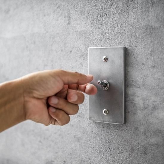 トグルスイッチプレート アルミダイカスト | 工業用トグルスイッチ付き