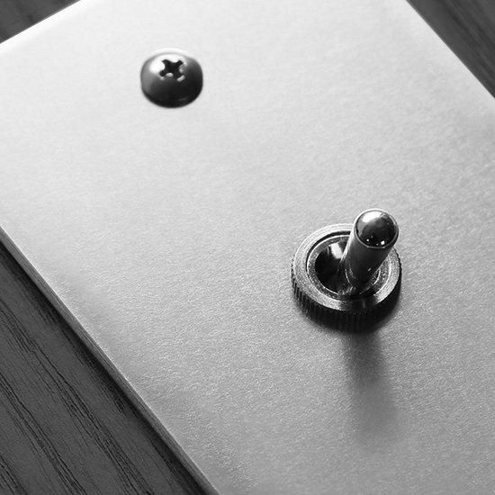 トグルスイッチプレート アルミ・フラット 5連/9口 | 住宅照明用