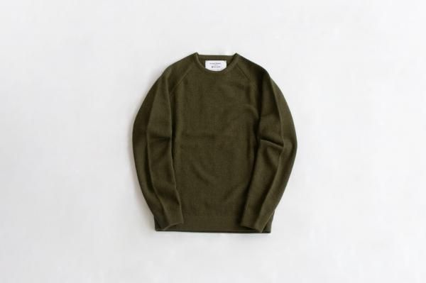 Snow Peak × The Inoue Brothers(スノーピーク × ザ イノウエ ブラザーズ)
RAGLAN CREW NECK KNIT SWEATER(Khaki)