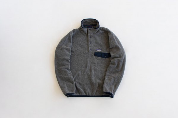 Patagonia(パタゴニア)MEN’S LIGHTWEIGHT SYNCHILLA SNAP-T PULLOVER(Nickel w/Navy Blue)