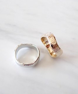 Nuance metal ring