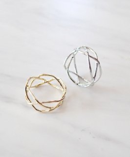 Nuance metal ring