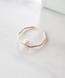 Ear cuff with pearl