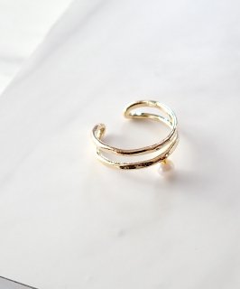 Ring with pearl