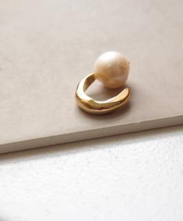 Freshwater pearl ear cuff