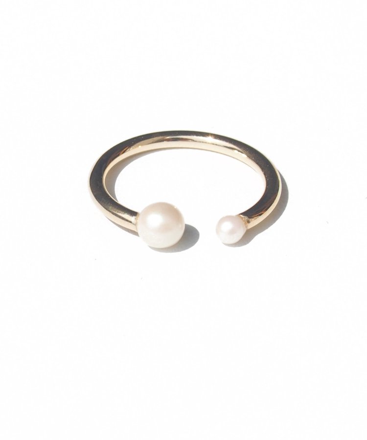 Pearl ring
