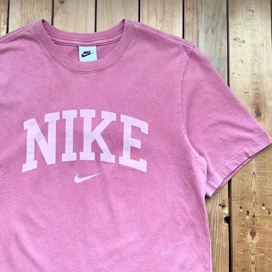 Baby pink top nike shirt