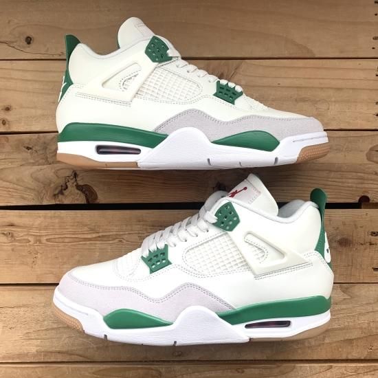 Nike SB × Air Jordan 4 Retro SP - New York Storage Nike SB × Air Jordan 4 Retro SP - New York Storage