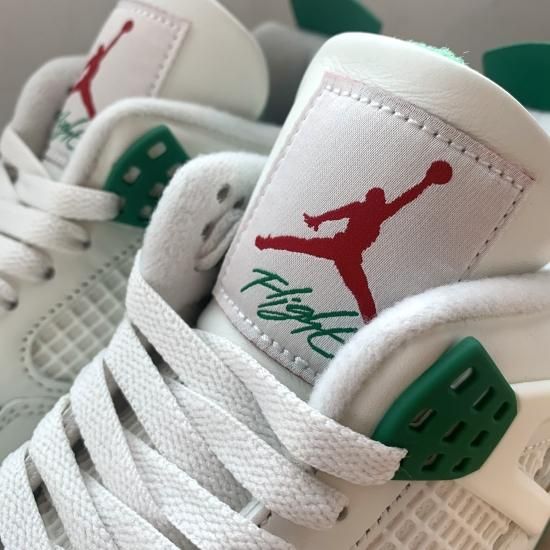 Nike SB × Air Jordan 4 Retro SP - New York Storage Nike SB × Air Jordan 4 Retro SP - New York Storage